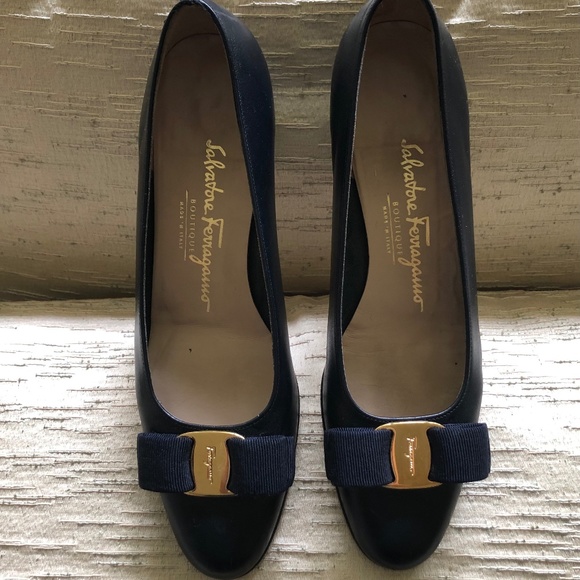 Salvatore Ferragamo Shoes - Vintage.🇮🇹 Classic Lillaz in Navy Blue 7 1.2 AA